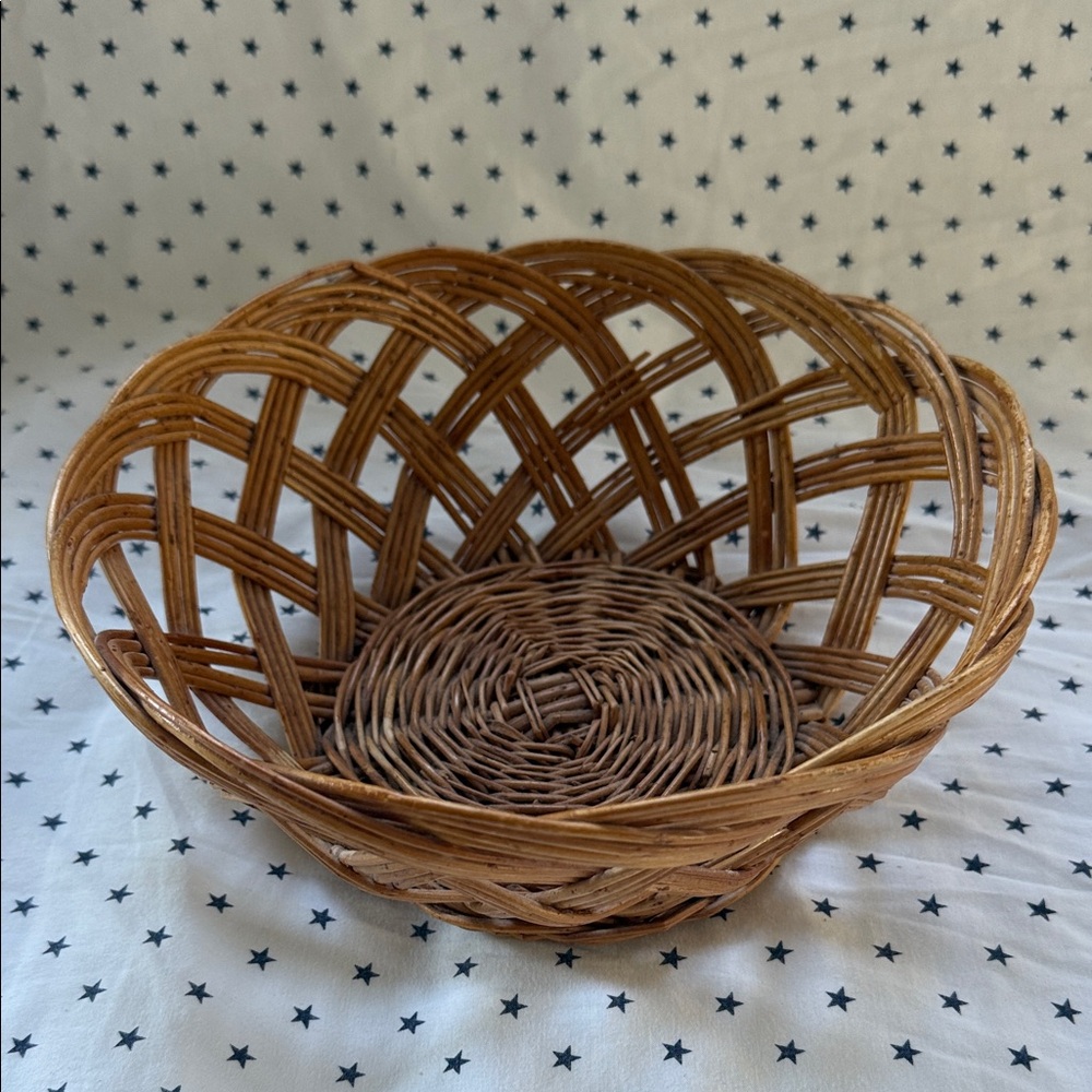 Vintage Yugoslavian Wicker 9.5” Rustic Rattan Round Hand Woven Fruit Basket